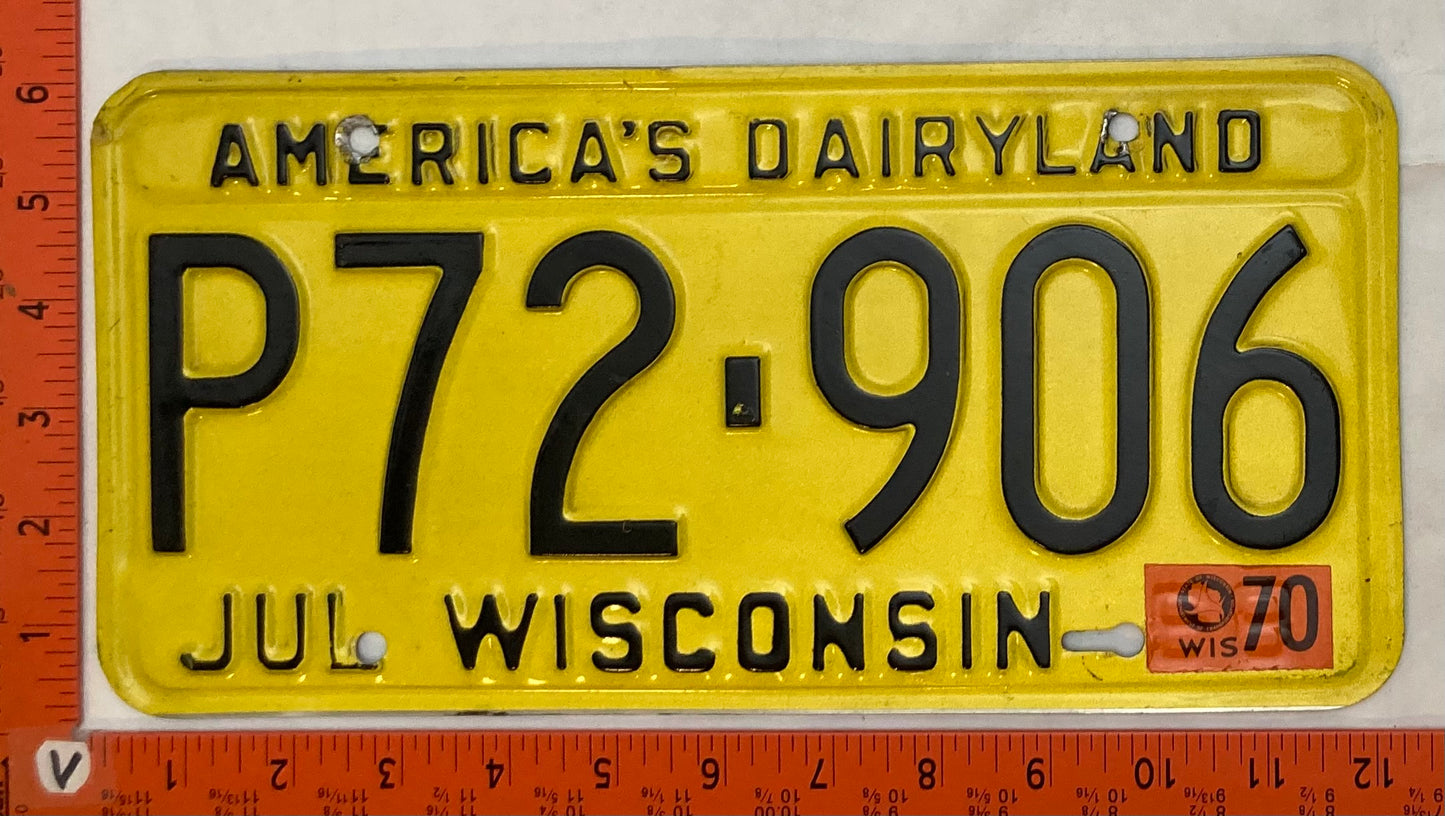1970 Wisconsin #P72-906 Passenger License Plate