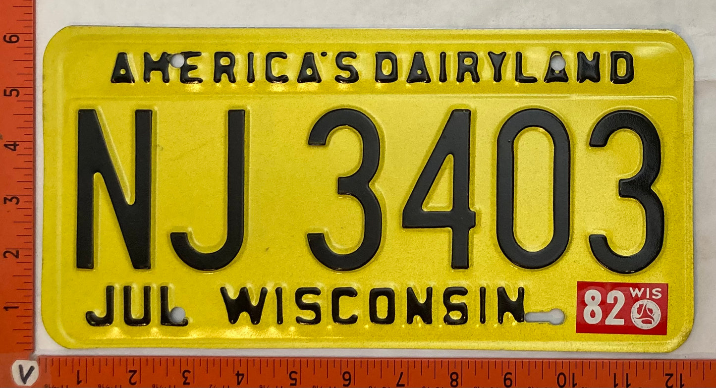1982 Wisconsin #NJ 3403 Passenger License Plate