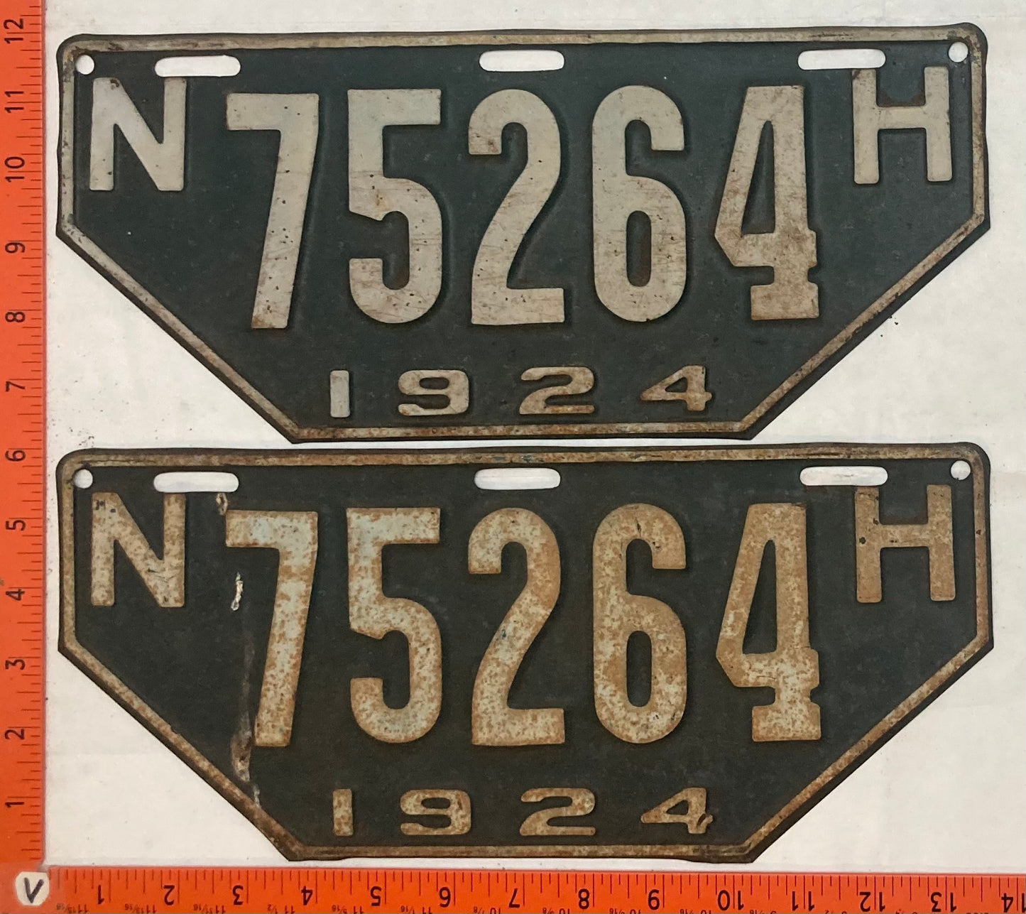 1924 New Hampshire #75264 Passenger License Plate (Non-Resident) (Pair)