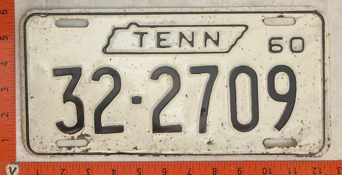 1960 Tennessee #32-2709 Passenger License Plate
