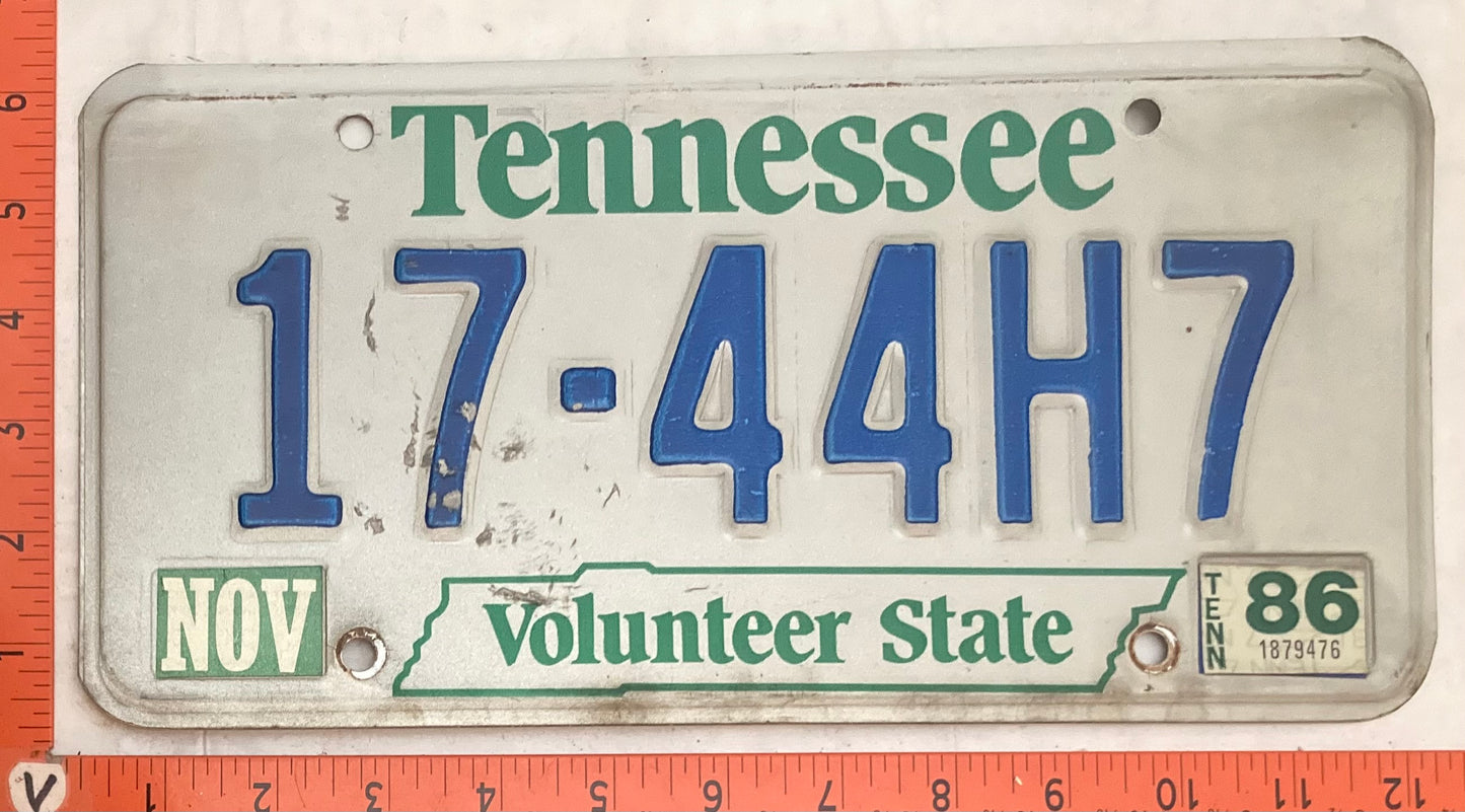 1986 Tennessee #17-44H7 Passenger License Plate