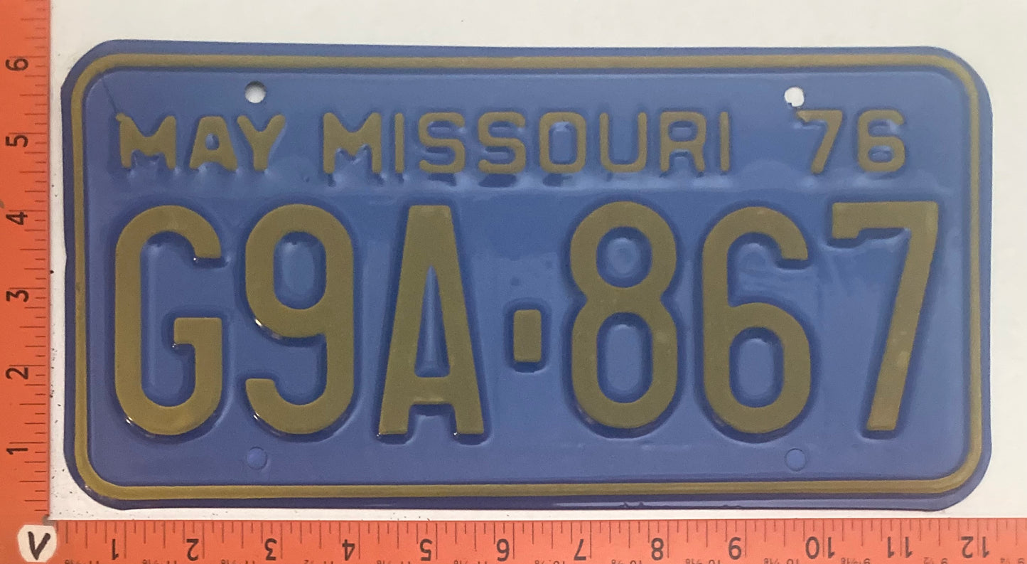 1976 Missouri #G9A-867 Passenger License Plate