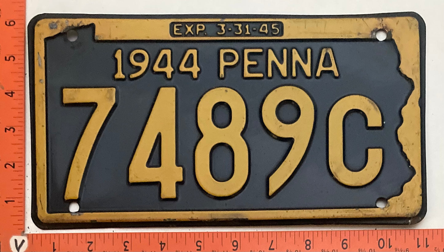 1944 Pennsylvania #7489C Passenger License Plate