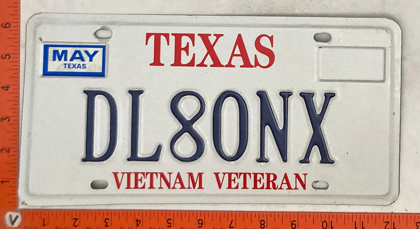 Undated Texas #DL80NX Vietnam Veteran Passenger License Plate