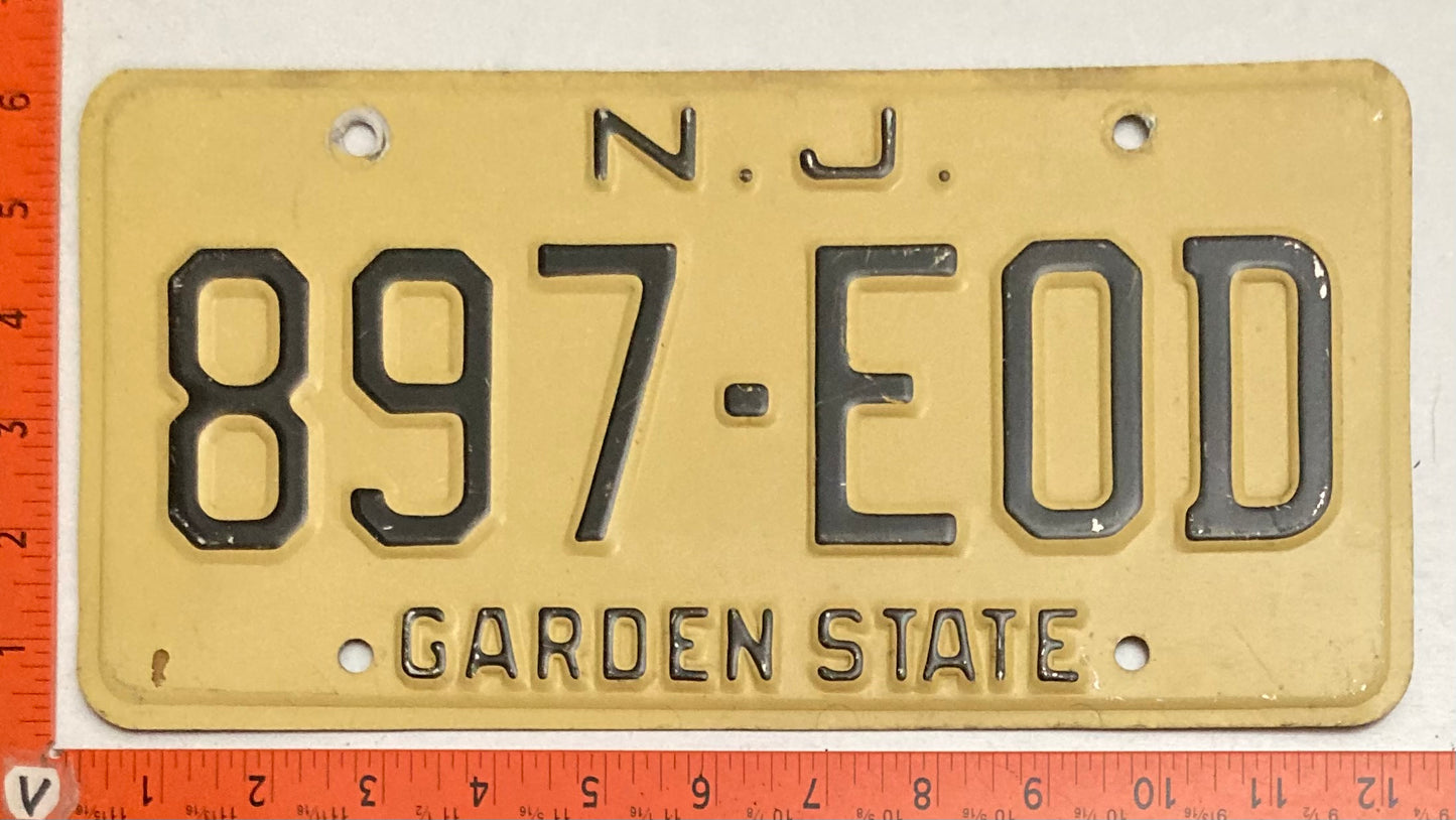 1975 New Jersey #897 EOD Passenger License Plate