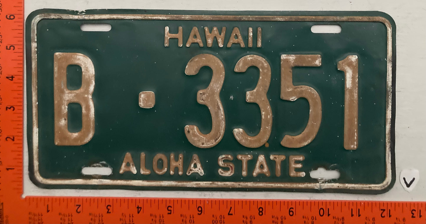 1961-1968 base Hawaii #B-3351 Passenger License Plate
