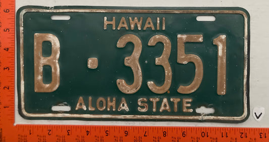 1961-1968 base Hawaii #B-3351 Passenger License Plate