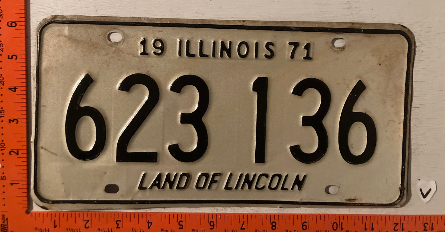 1971 Illinois #623 136 Passenger License Plate
