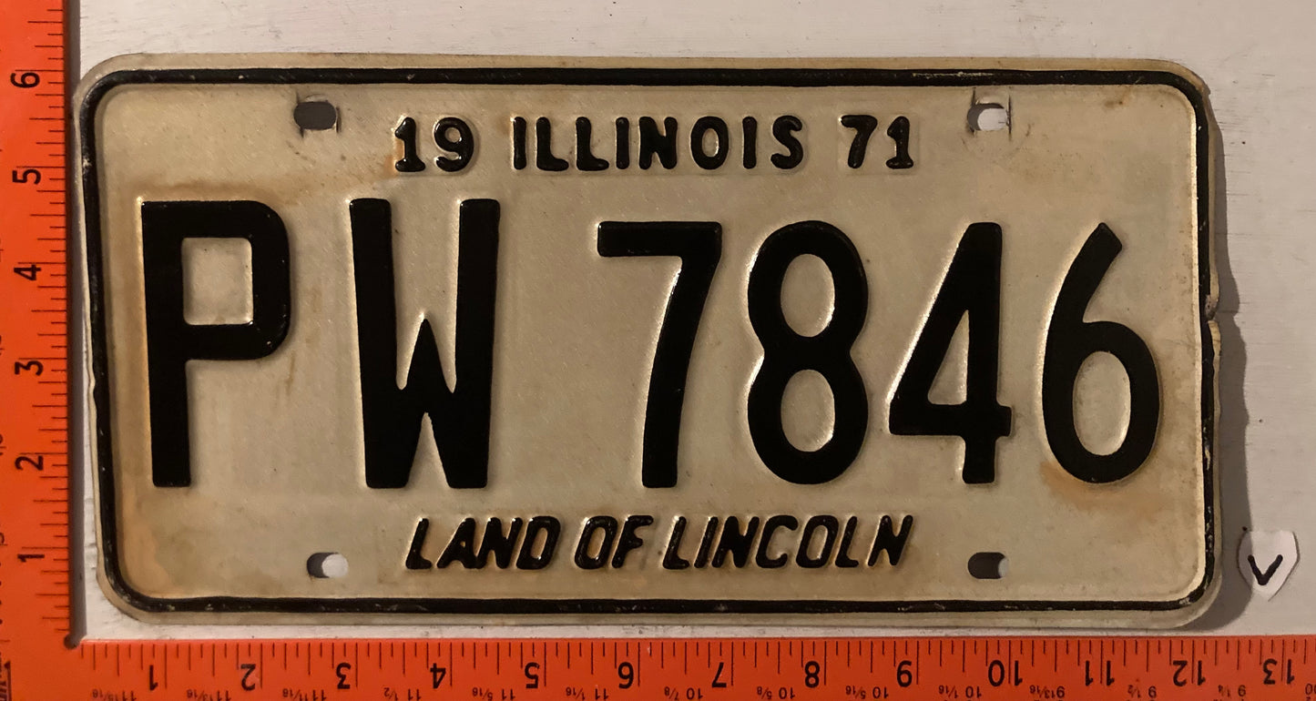 1971 Illinois #PW 7846 Passenger License Plate