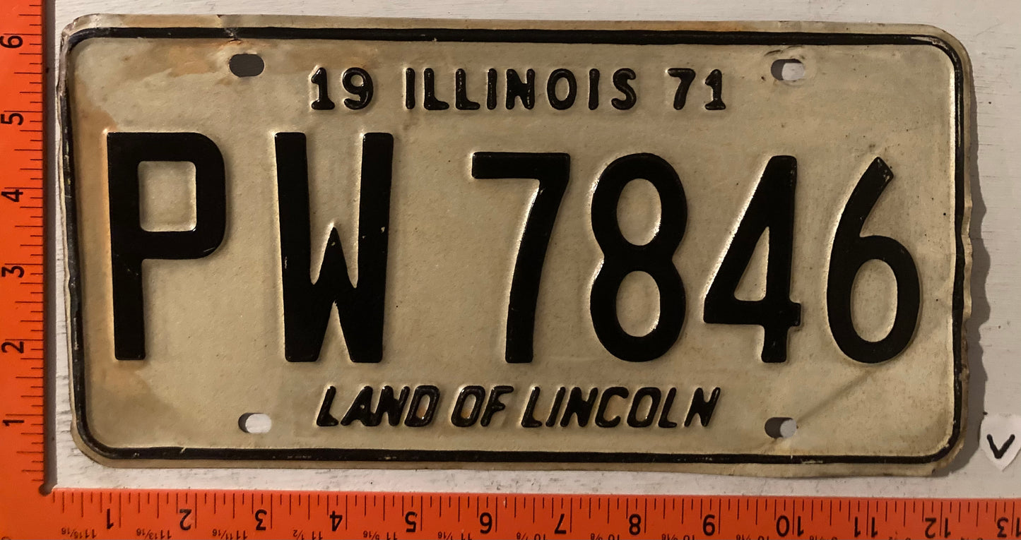 1971 Illinois #PW 7846 Passenger License Plate