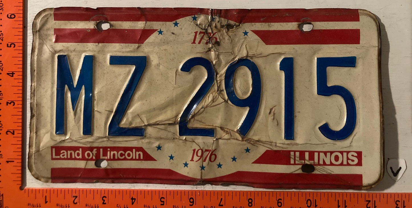 1976 Illinois #MZ 2915 Passenger License Plate