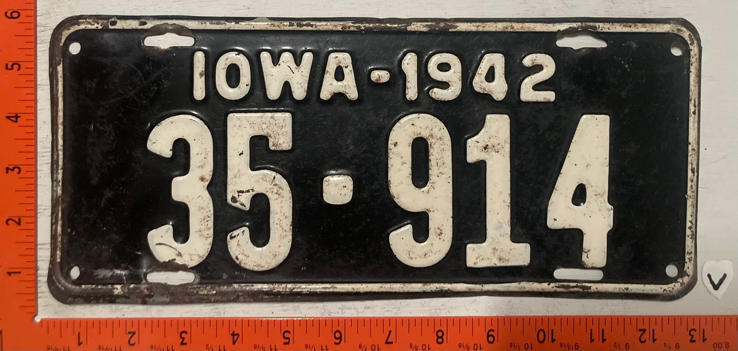 1942 Iowa #35-914 Passenger License Plate