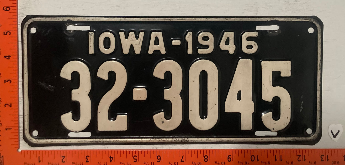 1946 Iowa #32-3045 Passenger License Plate