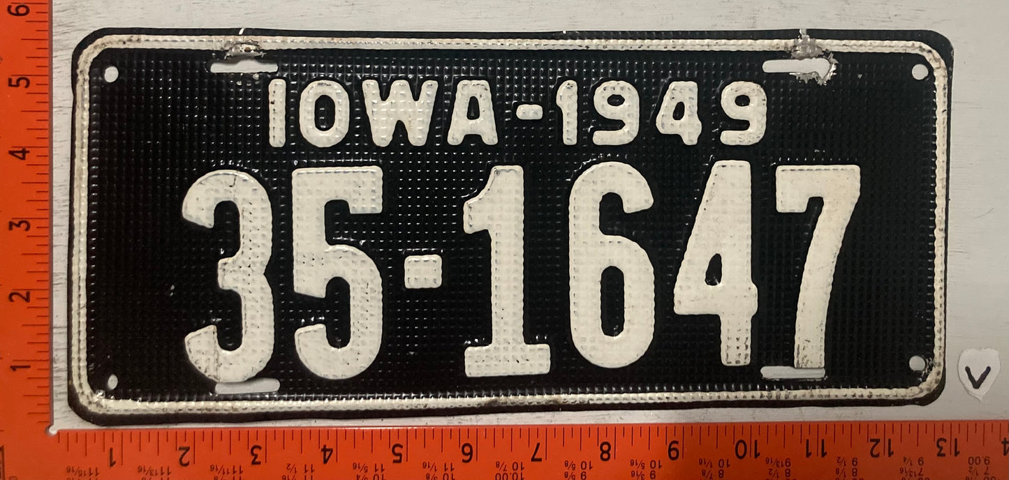 1949 Iowa #35-1647 Passenger License Plate
