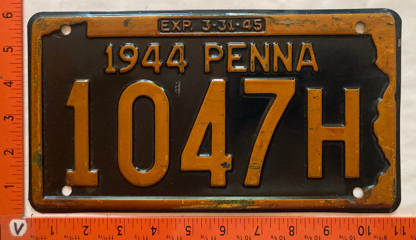 1944 Pennsylvania #1047H Passenger License Plate