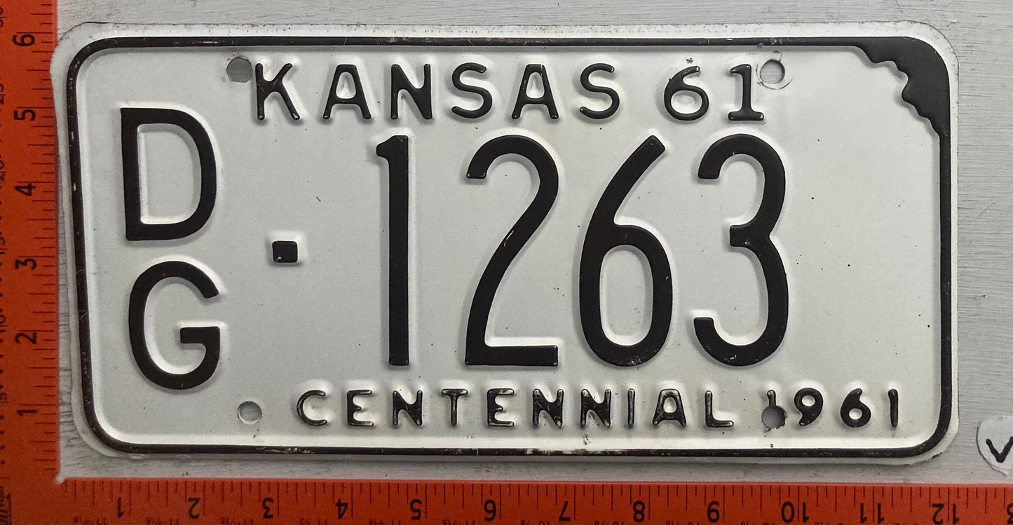1961 Kansas #DG-1263 Passenger License Plate