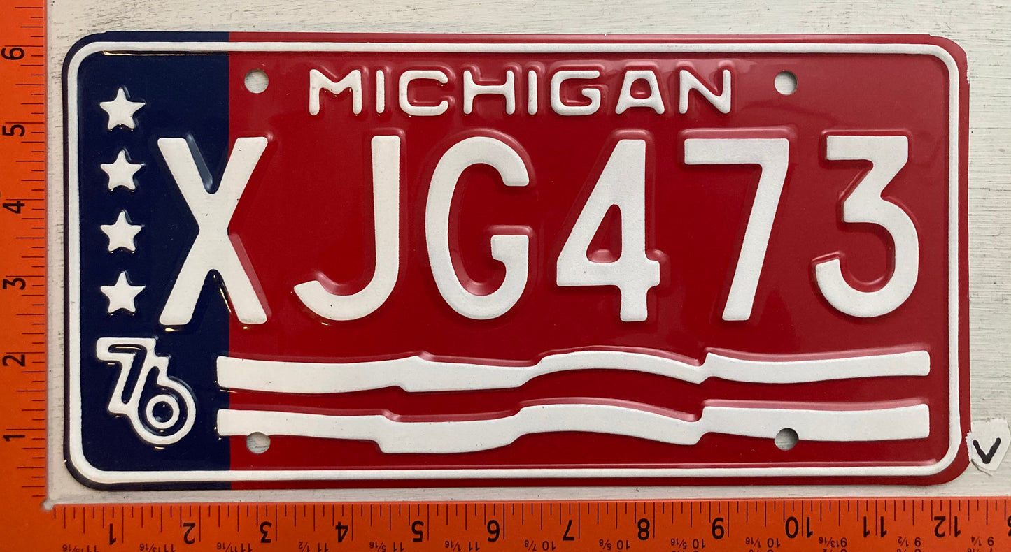 1976 Michigan #XJG 473 Passenger License Plate