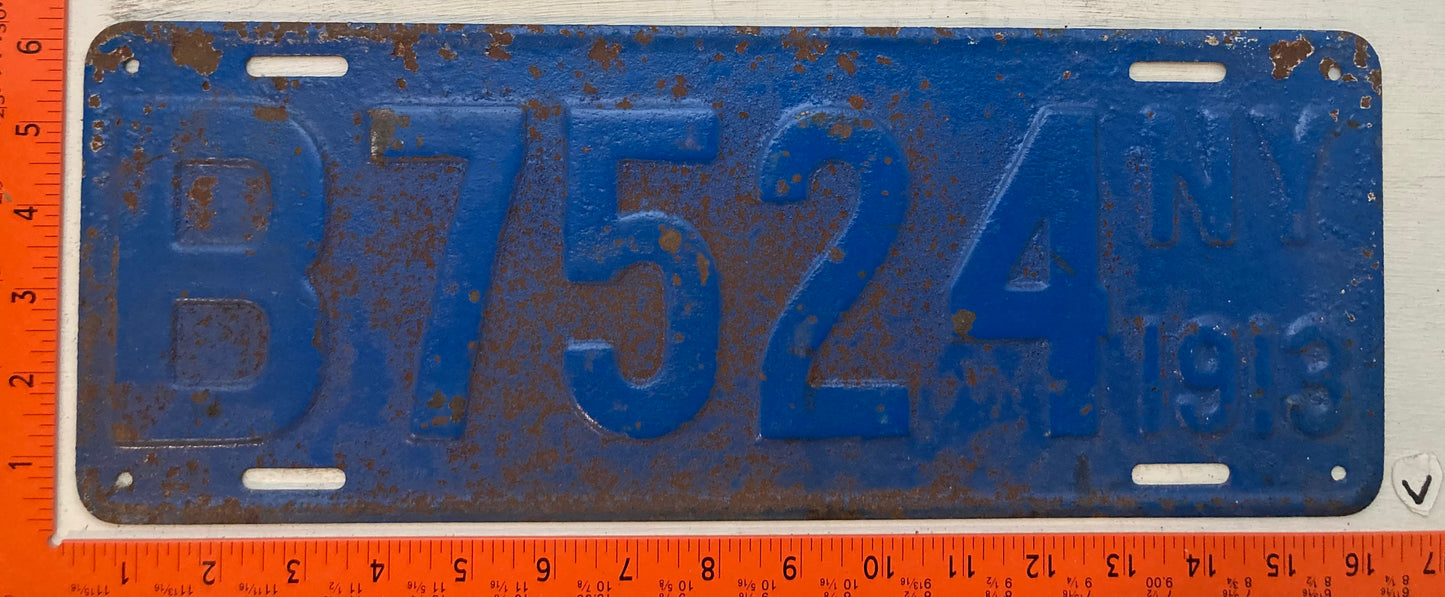 1913 New York #B7524 Passenger License Plate