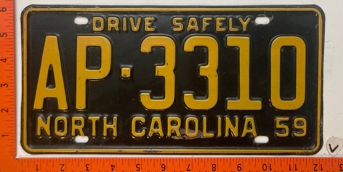 1959 North Carolina #AP-3310 Passenger License Plate