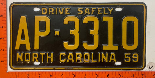 1959 North Carolina #AP-3310 Passenger License Plate