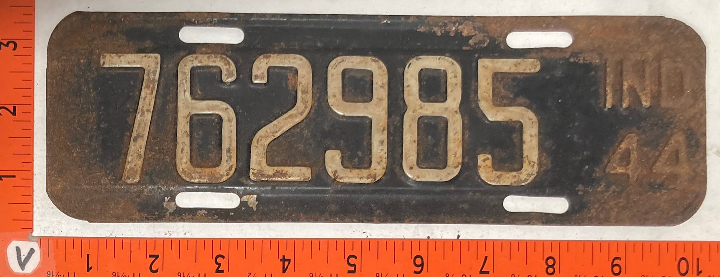 1944 Indiana #762985 Passenger License Plate