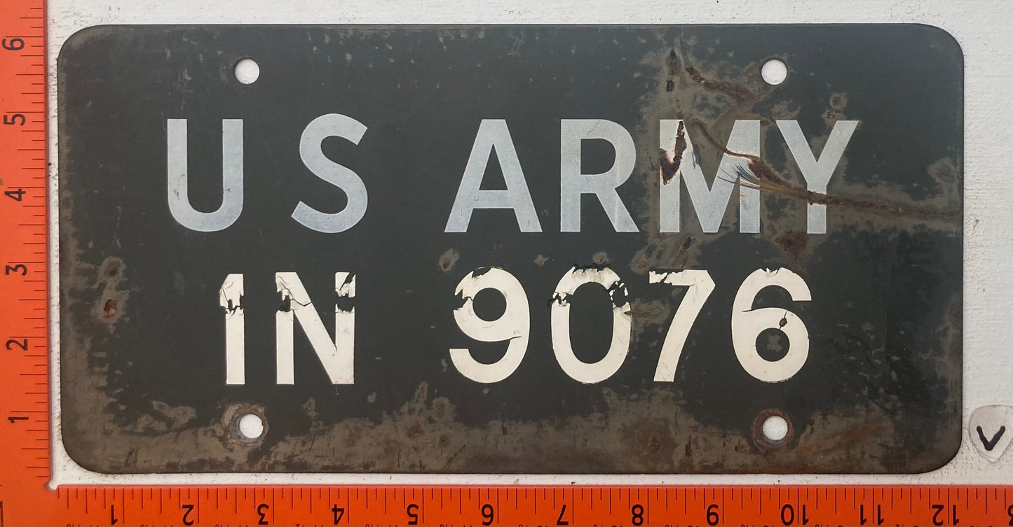 Undated U.S. Army #1N 9076 License Plate
