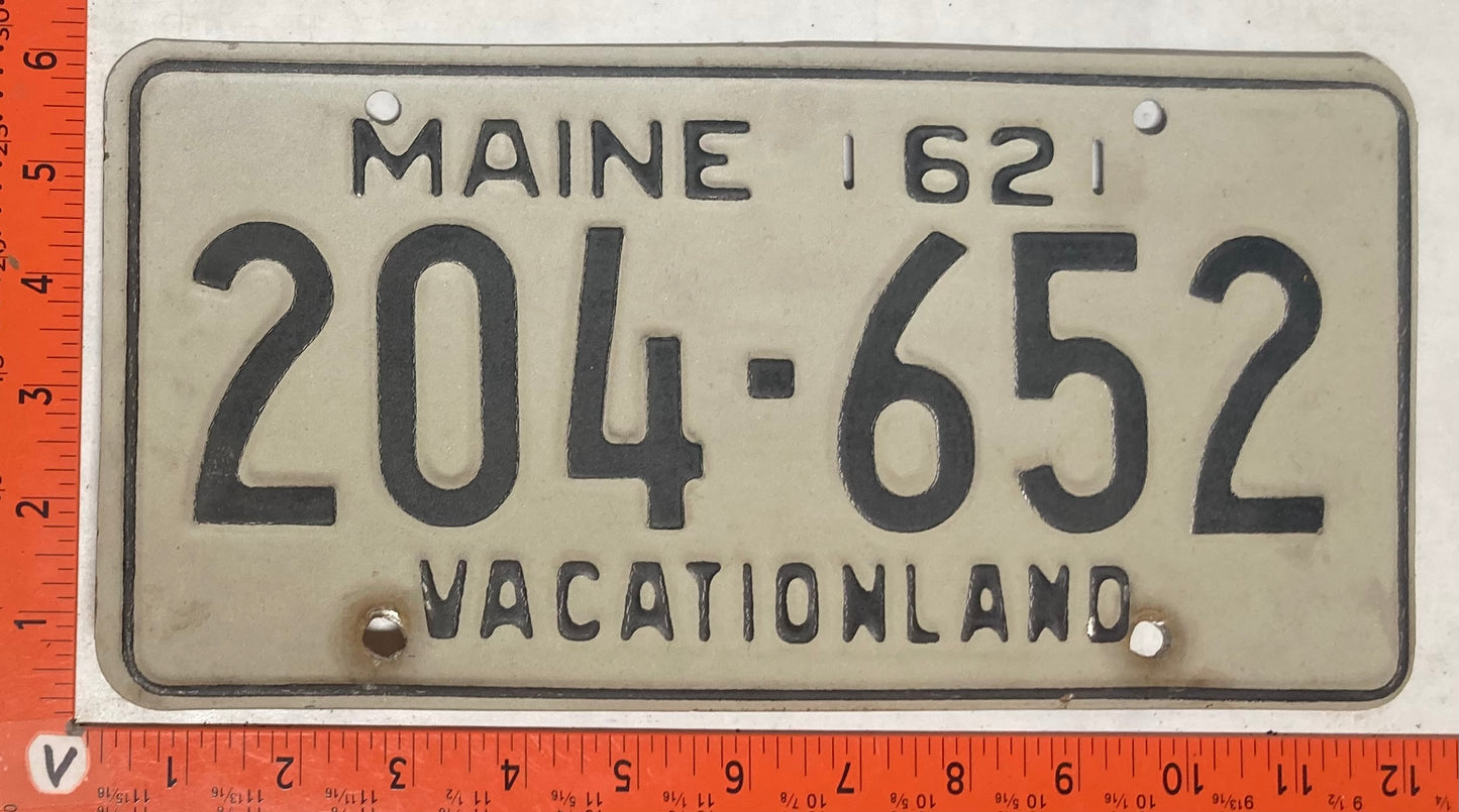 1962 Maine #204-652 Passenger License Plate