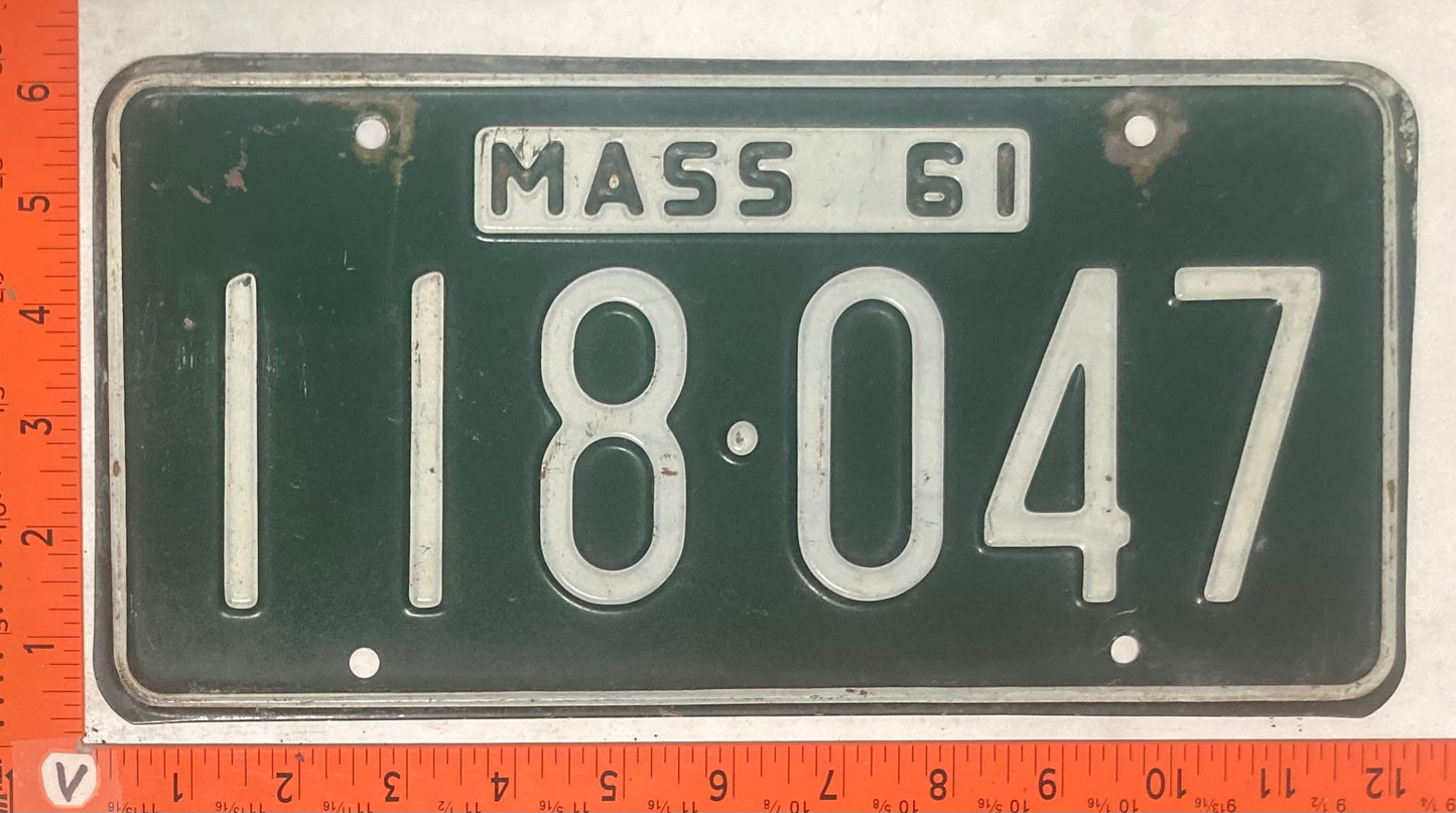 1961 Massachusetts #118-047 Passenger License Plate