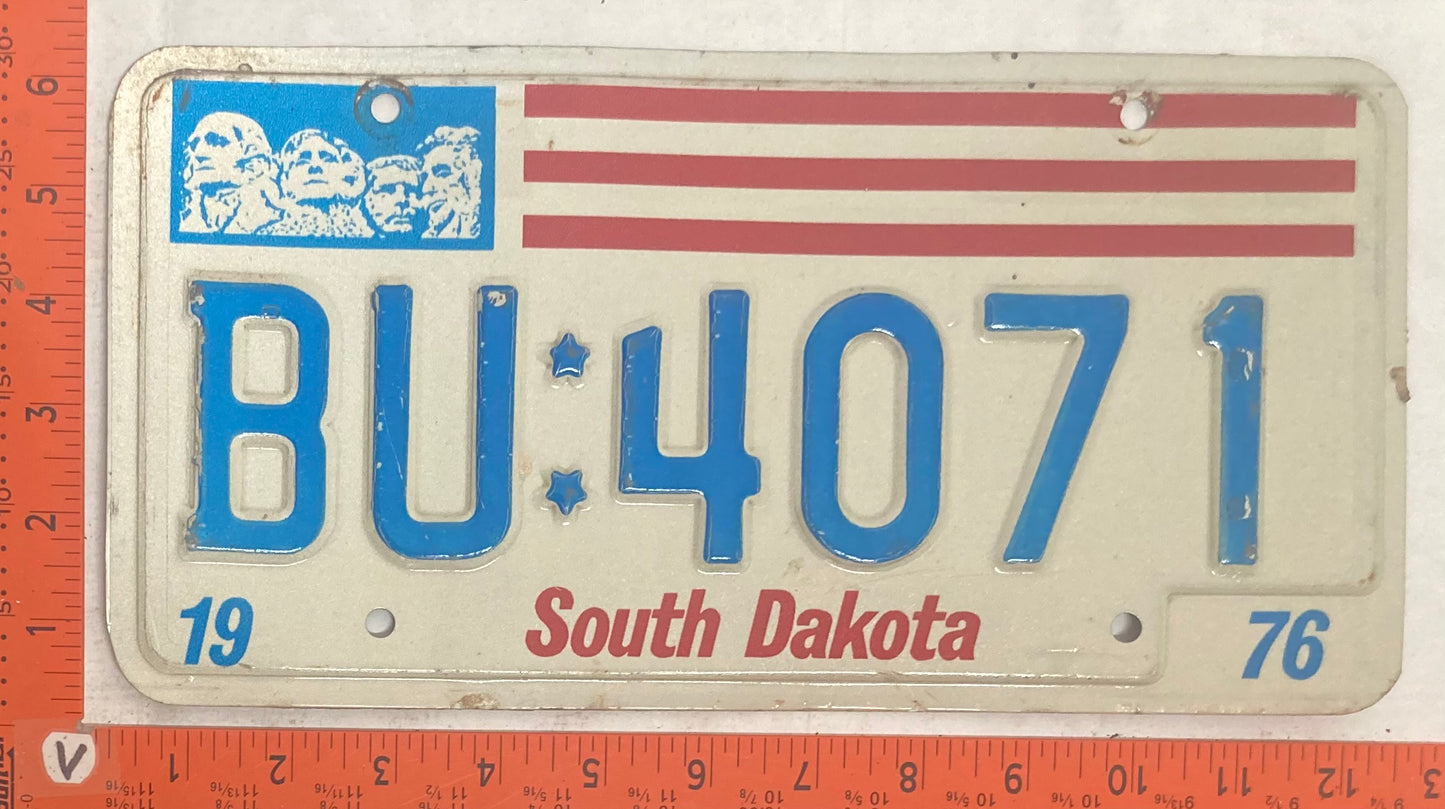 1976 South Dakota #BU:4071 Passenger License Plate
