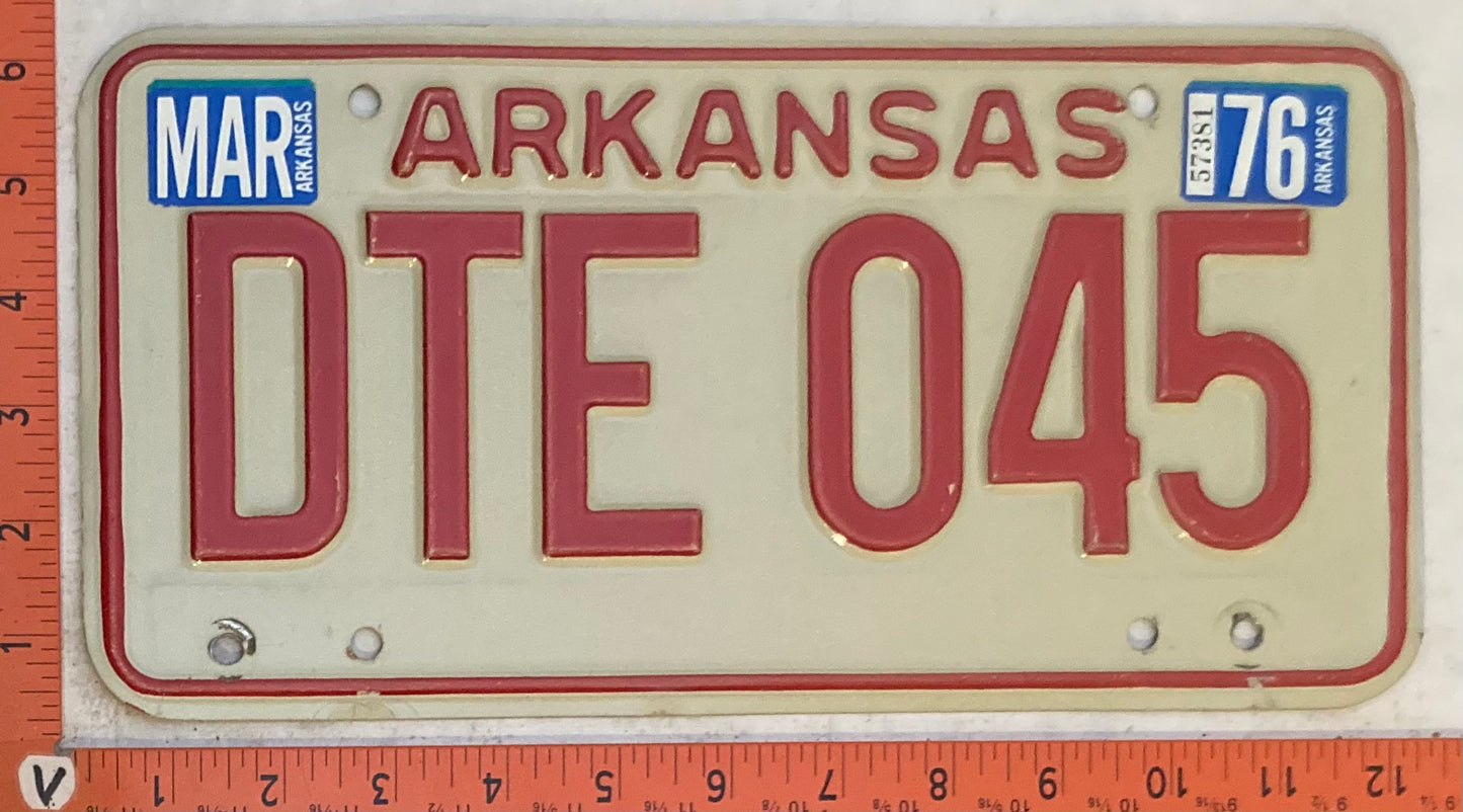 1976 Arkansas #DTE 045 Passenger License Plate