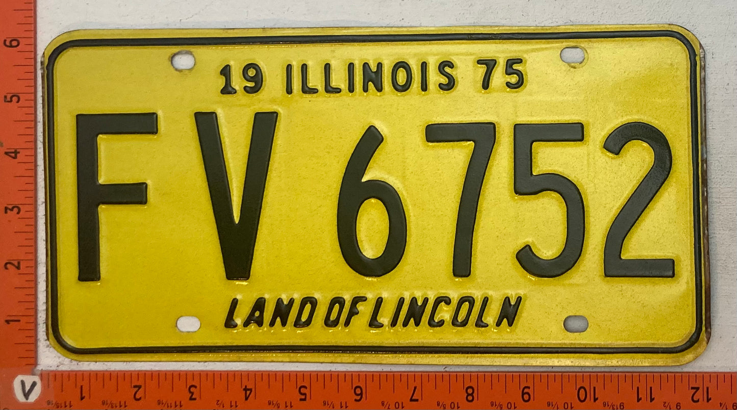 1975 Illinois #FV 6752 Passenger License Plate