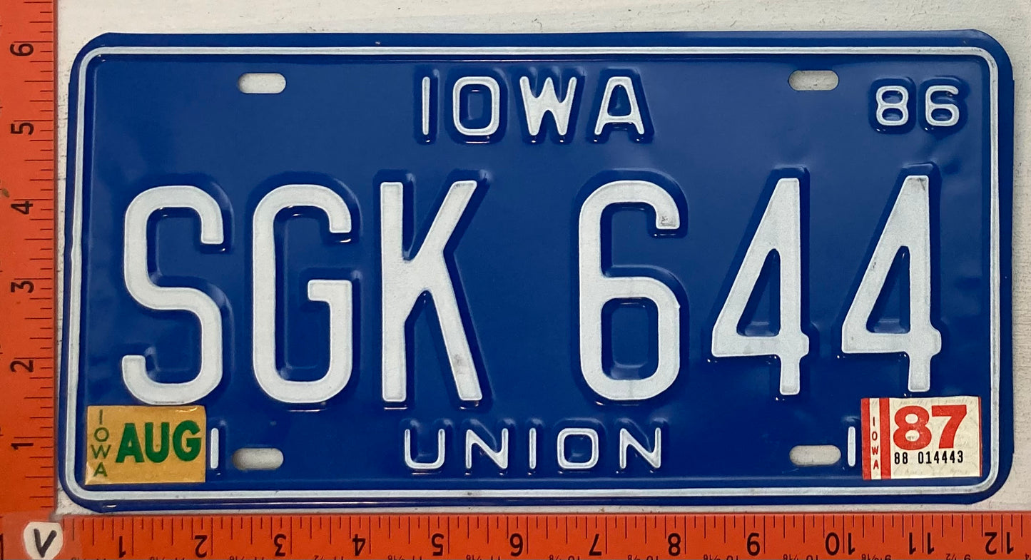 1987 Iowa #SGK 644 Passenger License Plate
