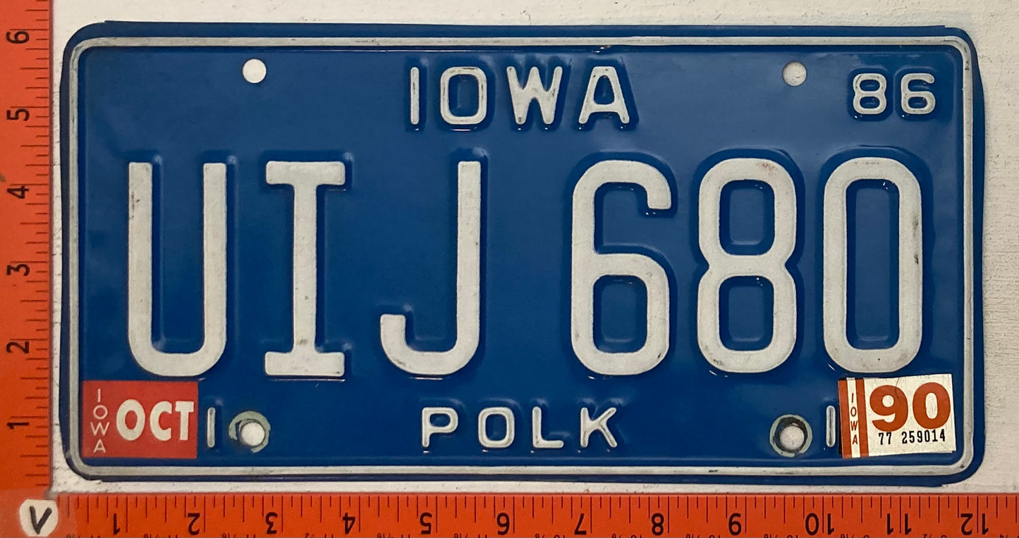 1990 Iowa #UIJ 680 Passenger License Plate