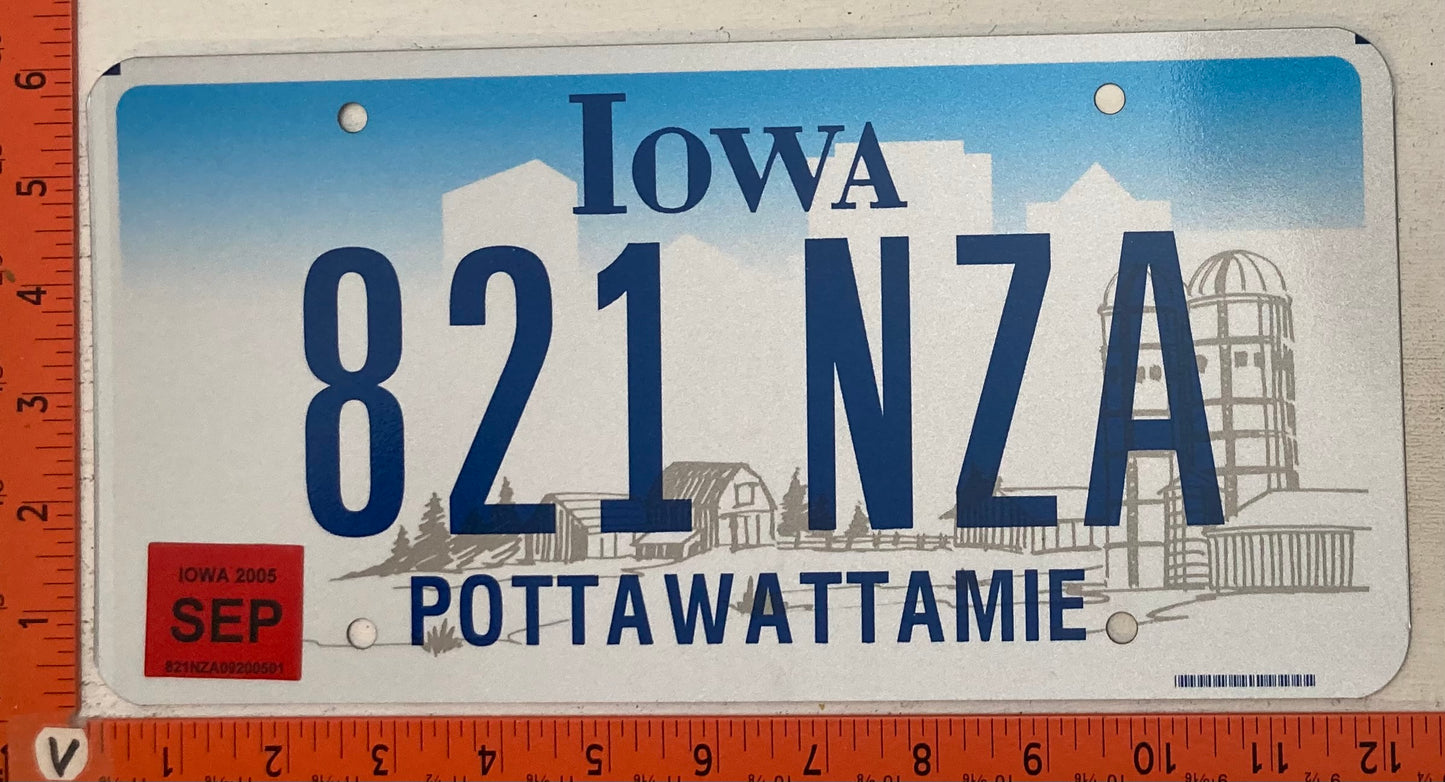 2005 Iowa #821 NZA Passenger License Plate
