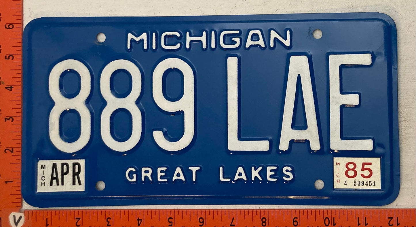 1985 Michigan #889 LAE Passenger License Plate