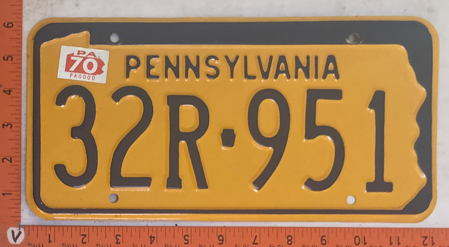 1970 Pennsylvania #32R-951 Passenger License Plate