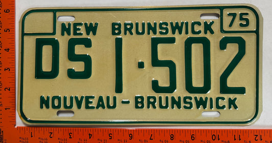 1975 New Brunswick #DS1-502 Dominion Service License Plate