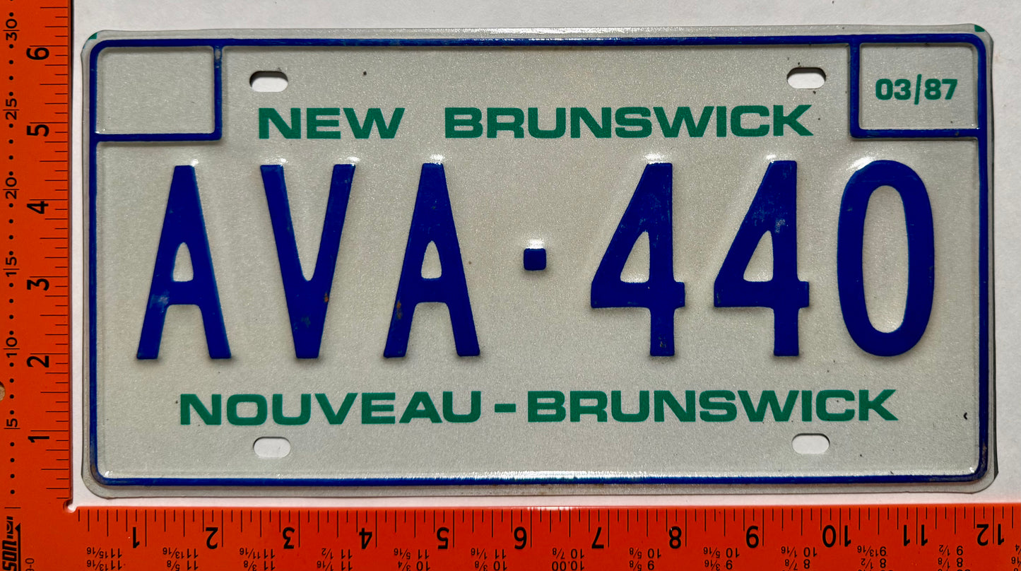 1987 New Brunswick #AVA-440 Passenger License Plate