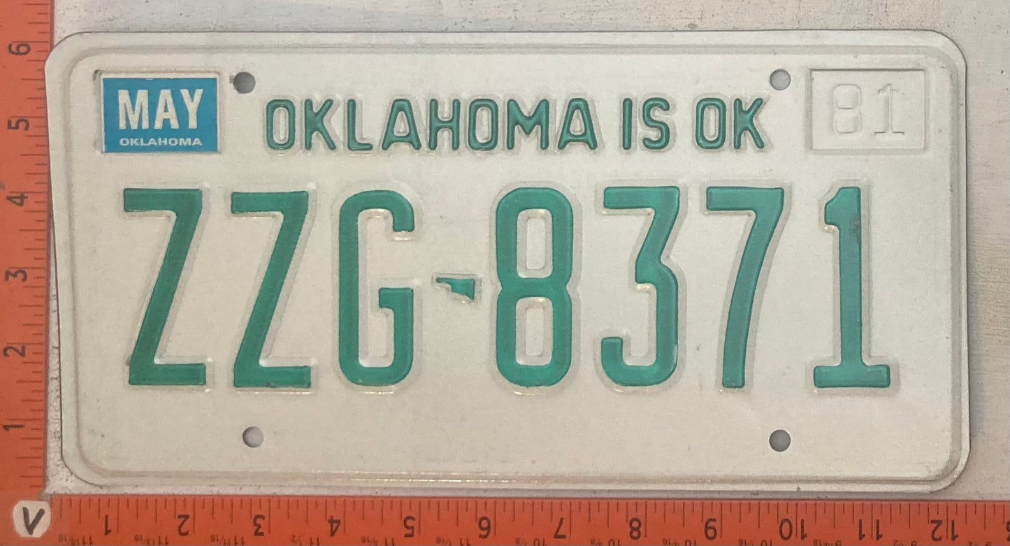 1981 Oklahoma #ZZG-8371 Passenger License Plate