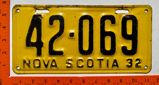 1932 Nova Scotia #42-069 Passenger License Plate