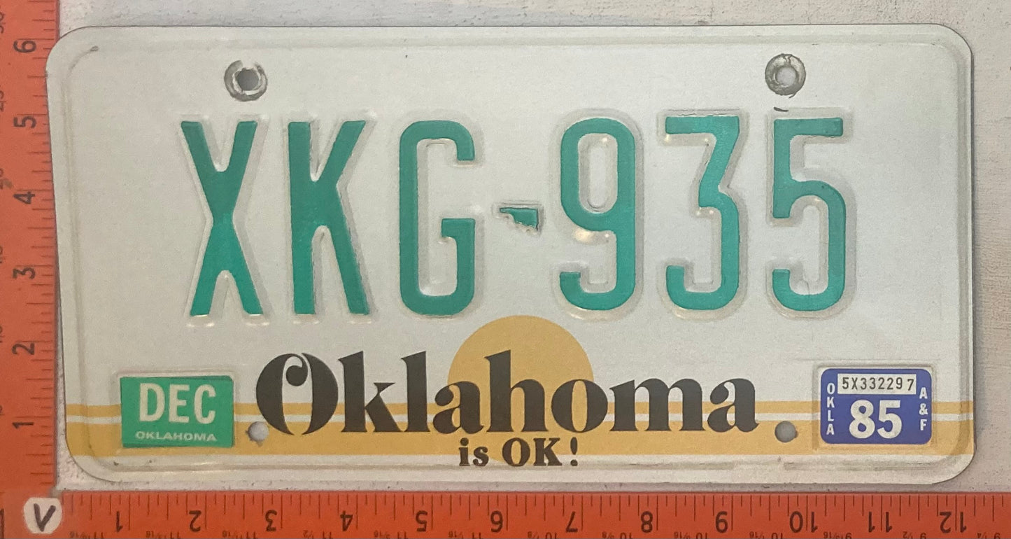1985 Oklahoma #XKG-935 Passenger License Plate