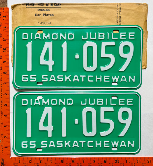 1965 Saskatchewan #141-059 Passenger License Plate Pair w/keychain tags