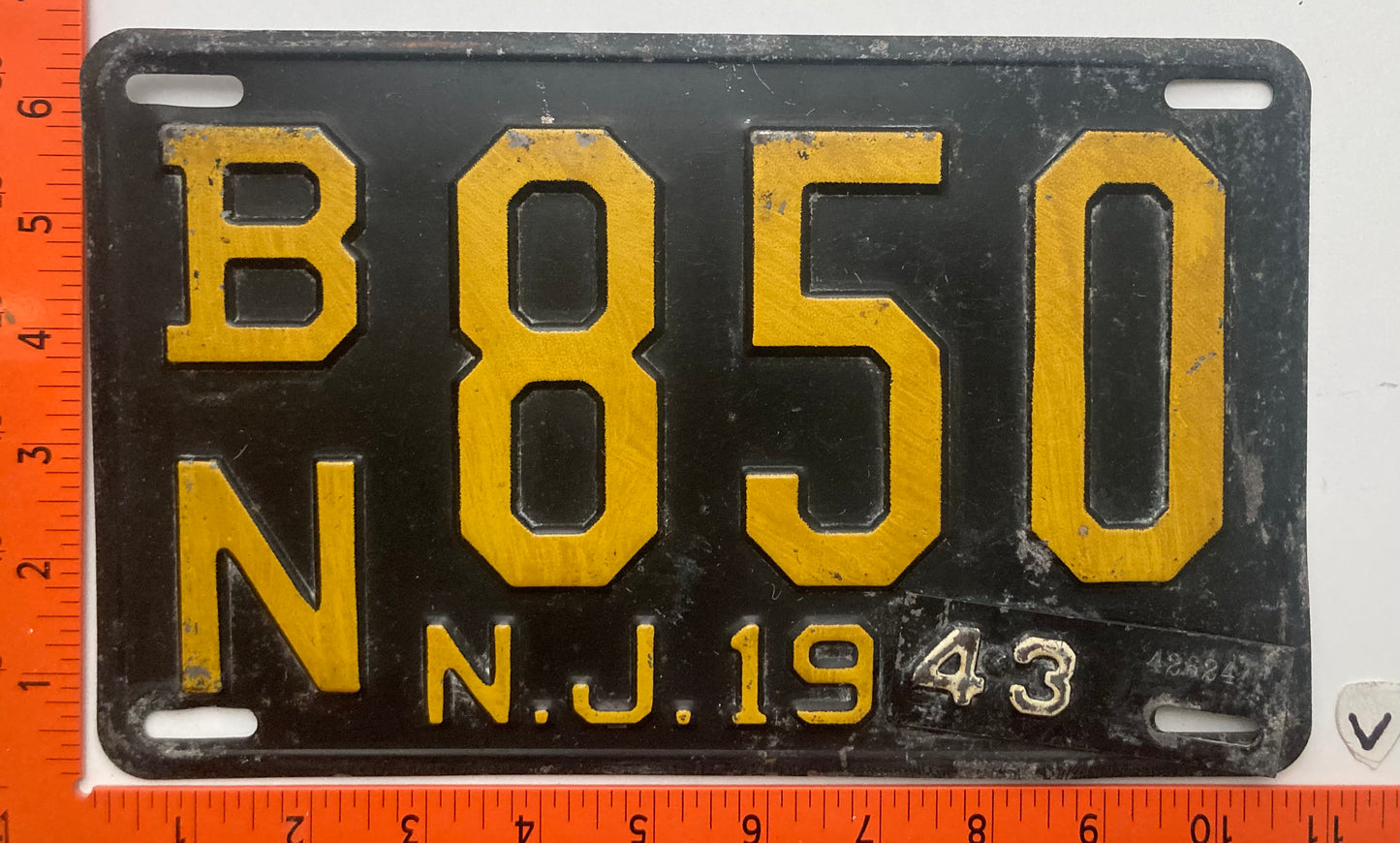 1943 New Jersey #B/N 850 Passenger License Plate