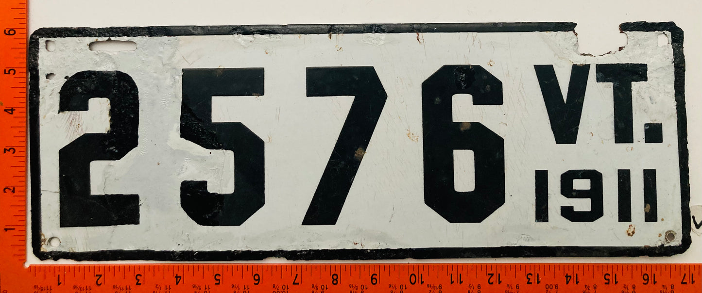 1911 Vermont #2576 Passenger License Plate (Porcelain)