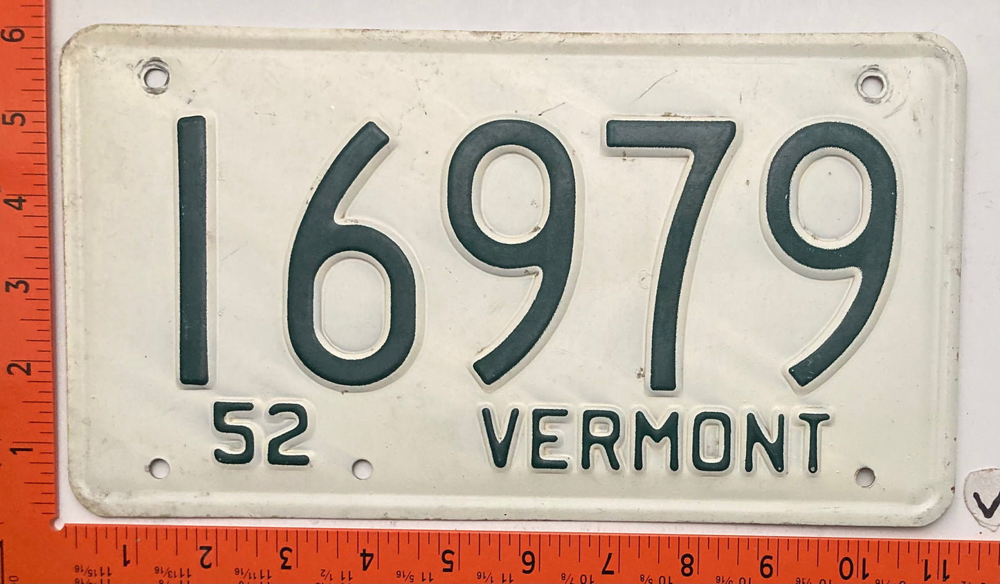 1952 Vermont #16979 Passenger License Plate