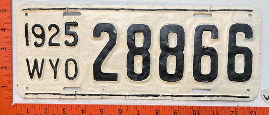 1925 Wyoming #28866 Passenger License Plate (Repaint)