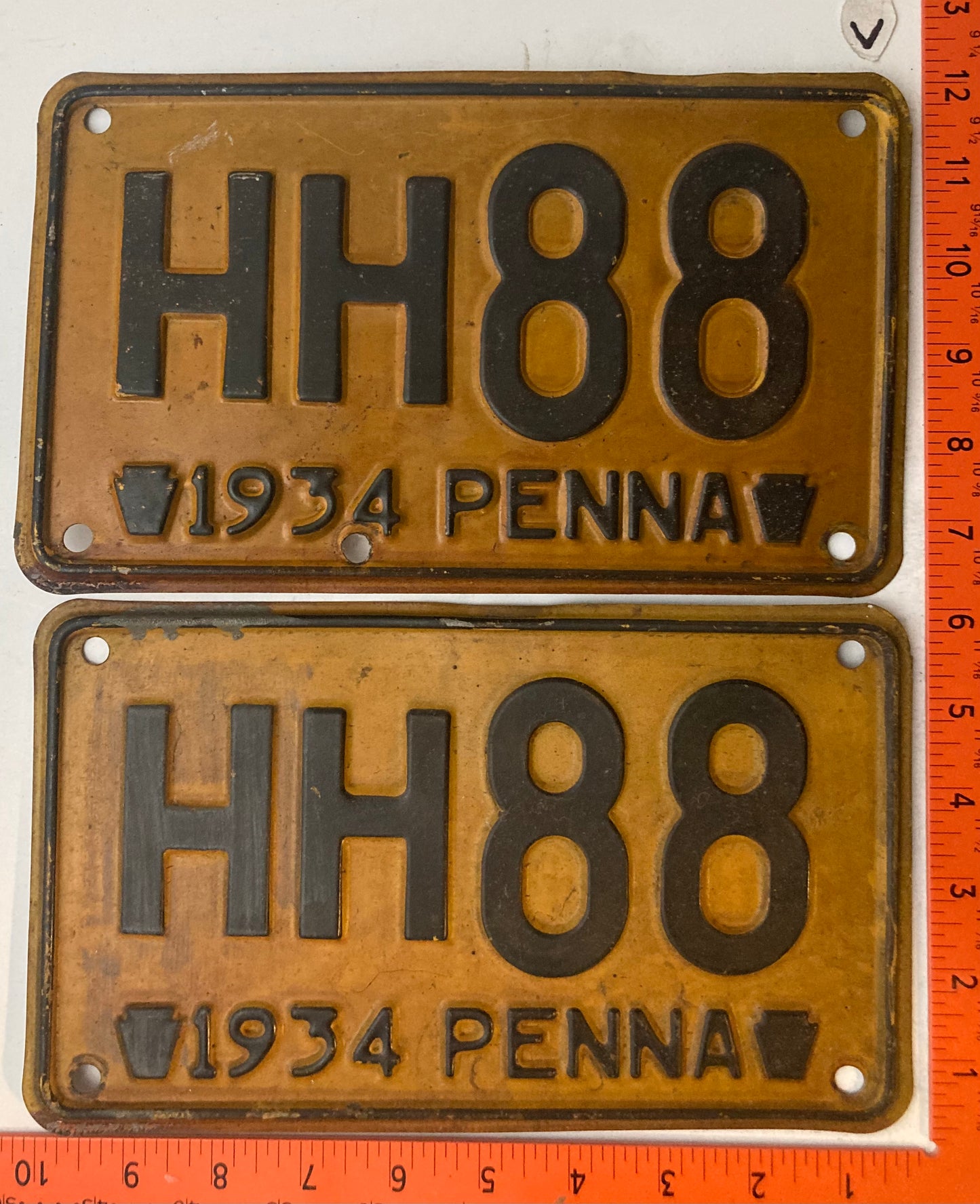 1934 Pennsylvania #HH88 Passenger License Plate (Pair)