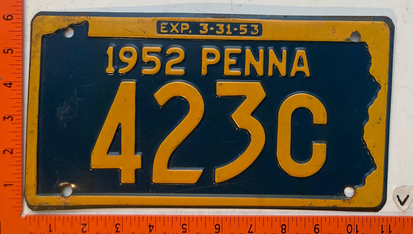 1952 Pennsylvania #423C Passenger License Plate