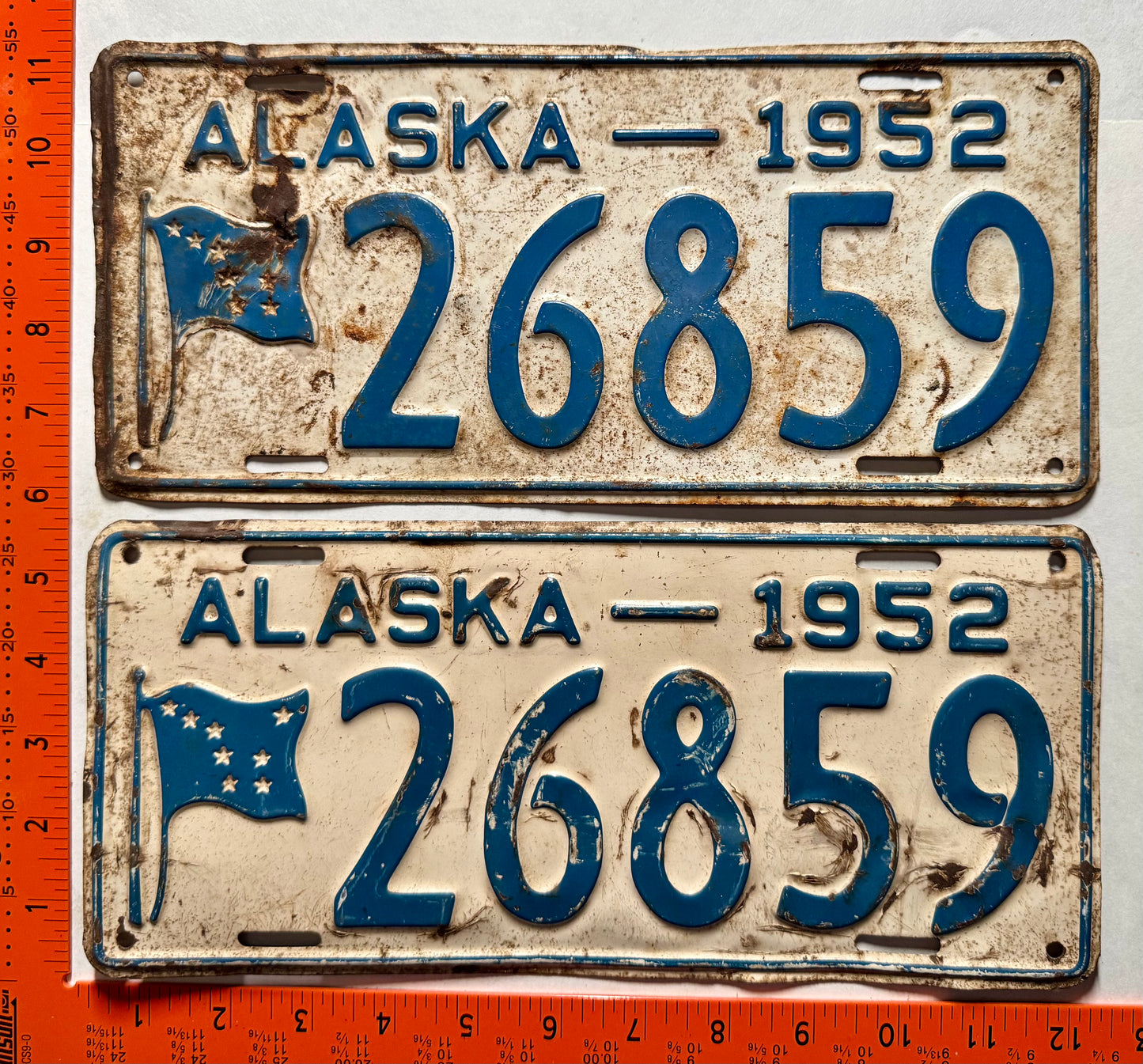 1952 Alaska #26859 Passenger License Plate Pair