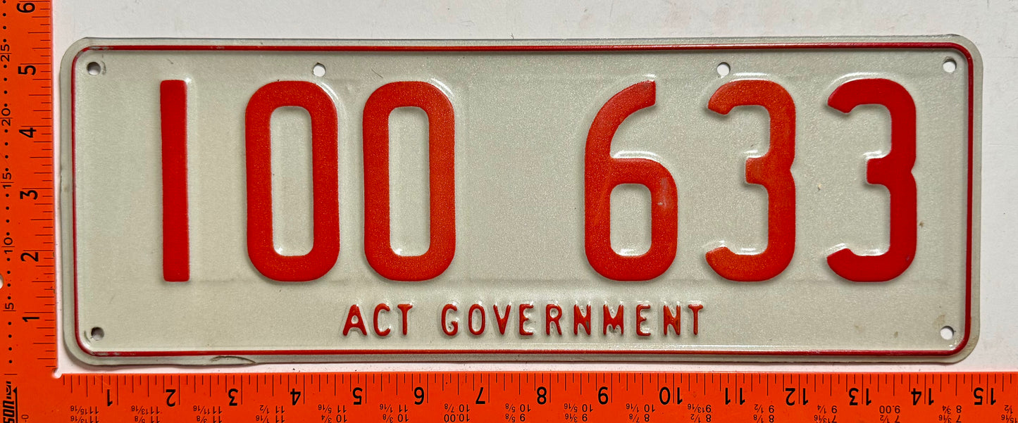 1989 base Australian Capital Territory #100 633 Government License Plate
